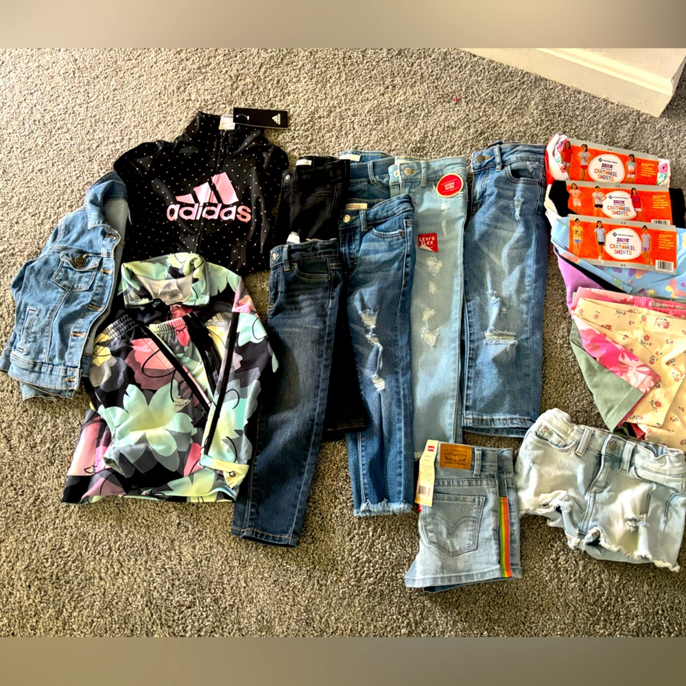 LOT of Girls 3t and 4t clothes 🔥